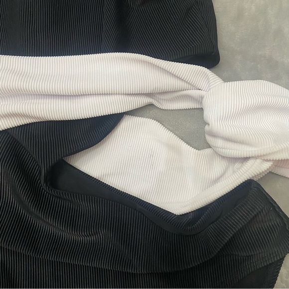 New! Beach Riot Carlie One Shoulder One-Piece Swimsuit black white 24695 - Picture 7 of 9